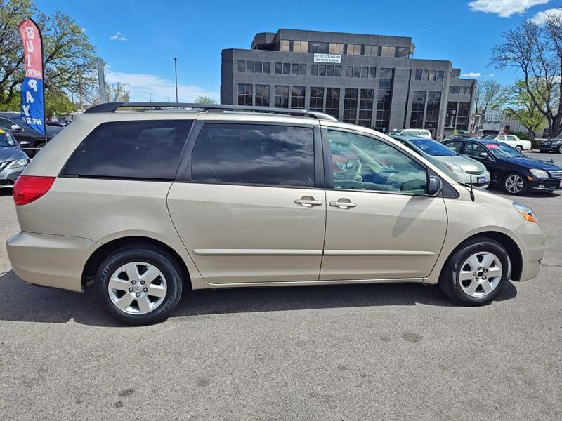 Toyota Sienna 5dr 7-Pass Van CE FWD (Natl) 2008