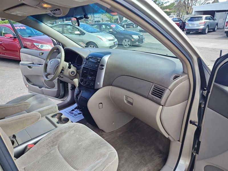 Toyota Sienna 5dr 7-Pass Van CE FWD (Natl) 2008