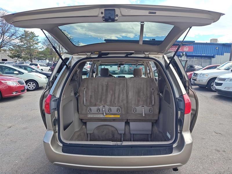 Toyota Sienna 5dr 7-Pass Van CE FWD (Natl) 2008