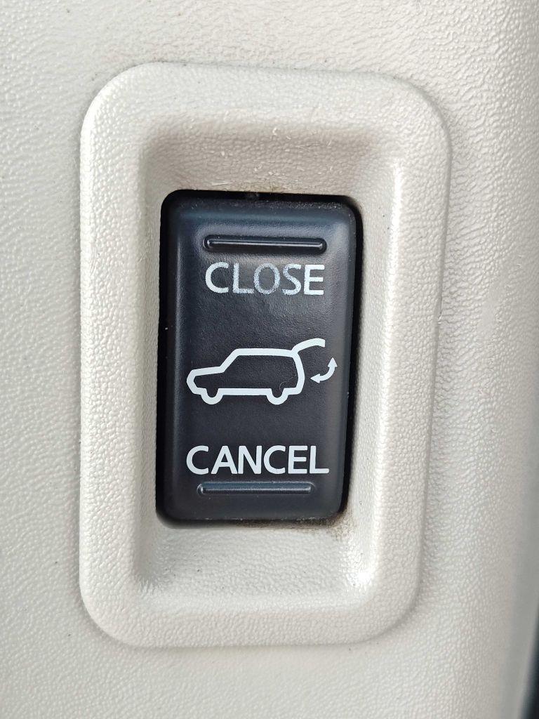 Nissan Armada 4WD 4dr LE FFV 2009