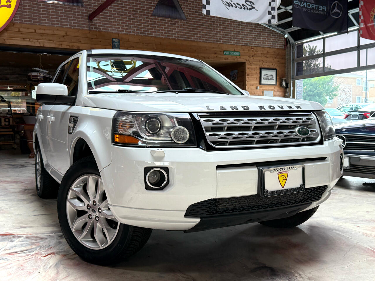 2013 Land Rover LR2 HSE photo 3