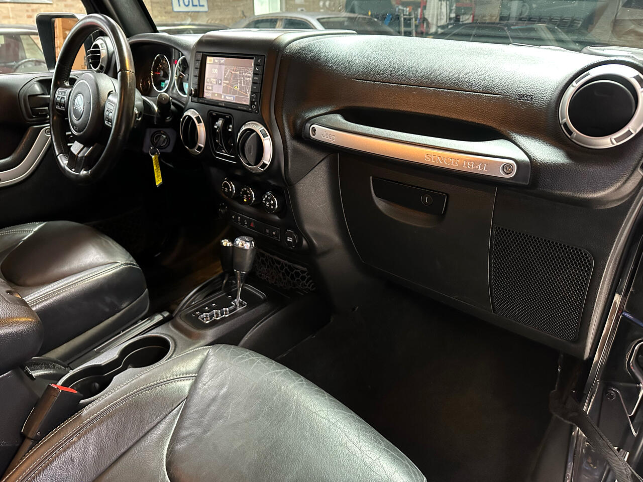 2015 Jeep Wrangler Unlimited Sahara photo 11