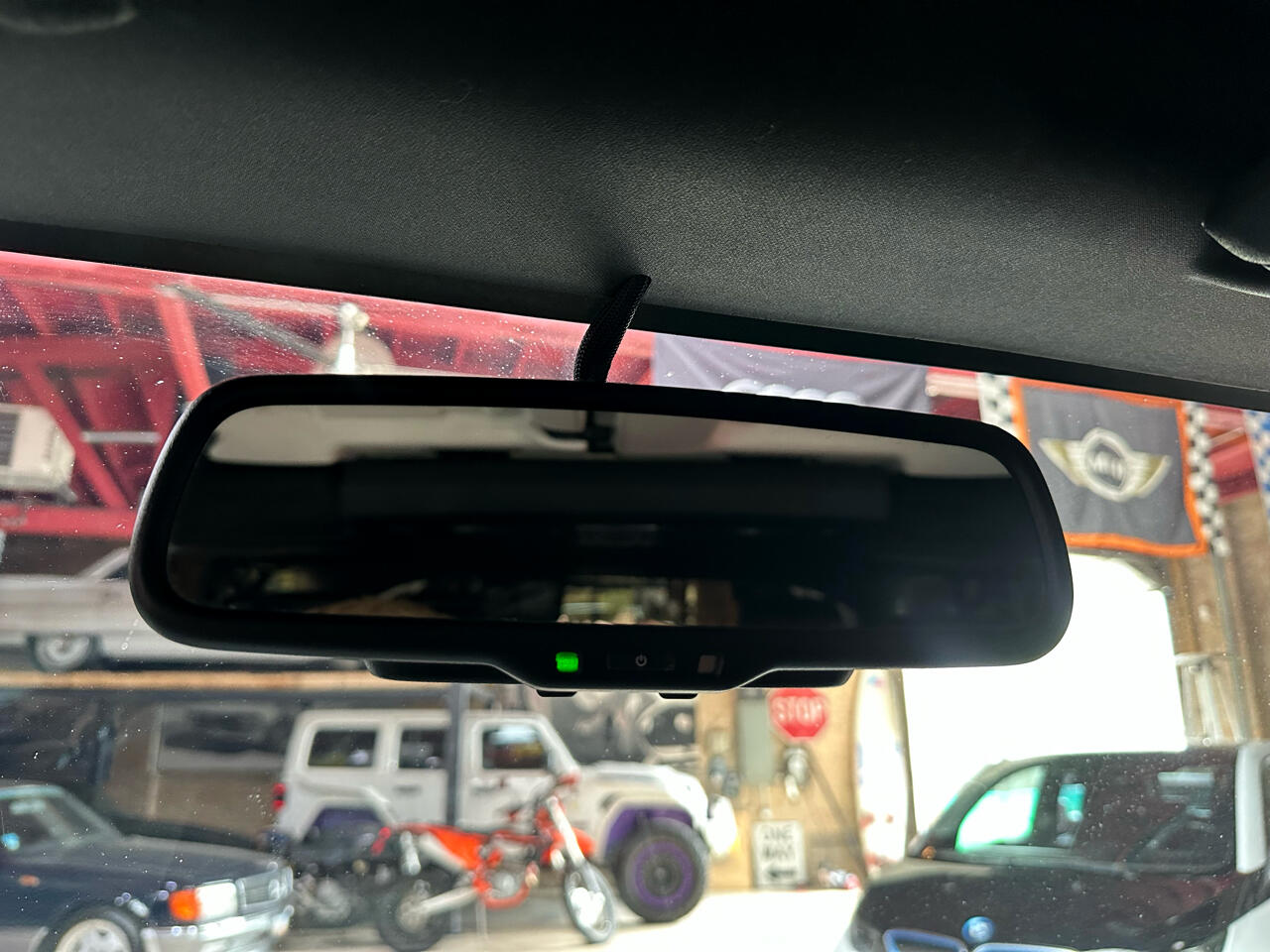 2015 Jeep Wrangler Unlimited Sahara photo 21