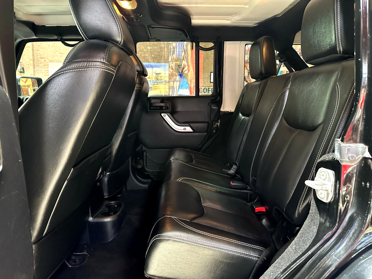 2015 Jeep Wrangler Unlimited Sahara photo 23
