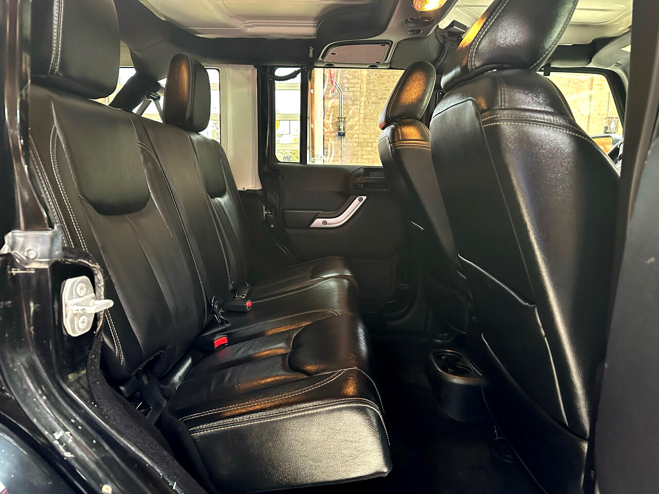 2015 Jeep Wrangler Unlimited Sahara photo 24