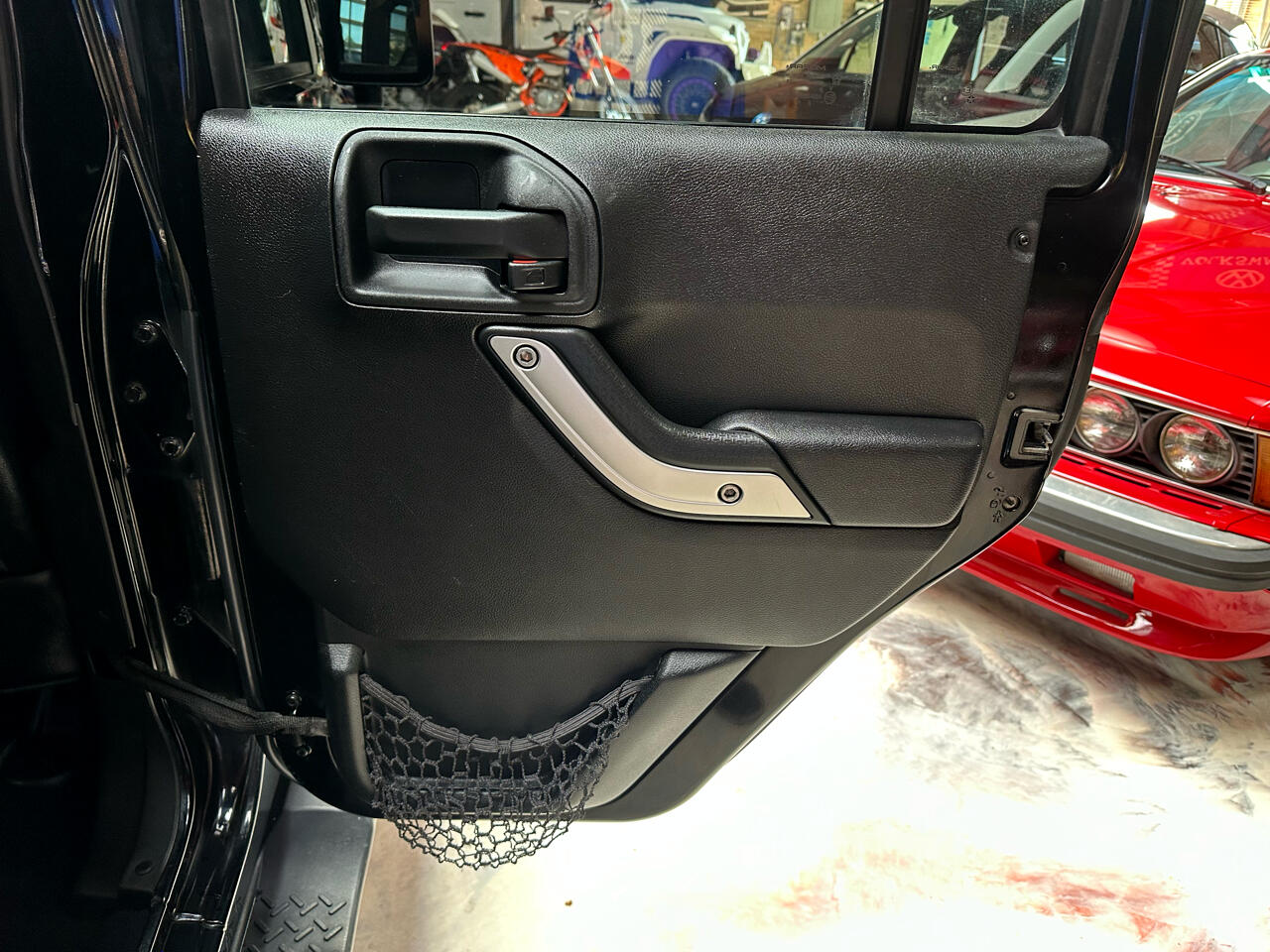 2015 Jeep Wrangler Unlimited Sahara photo 28