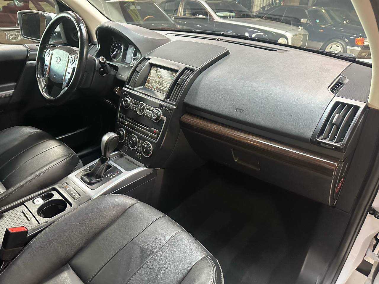 2014 Land Rover LR2 HSE photo 9
