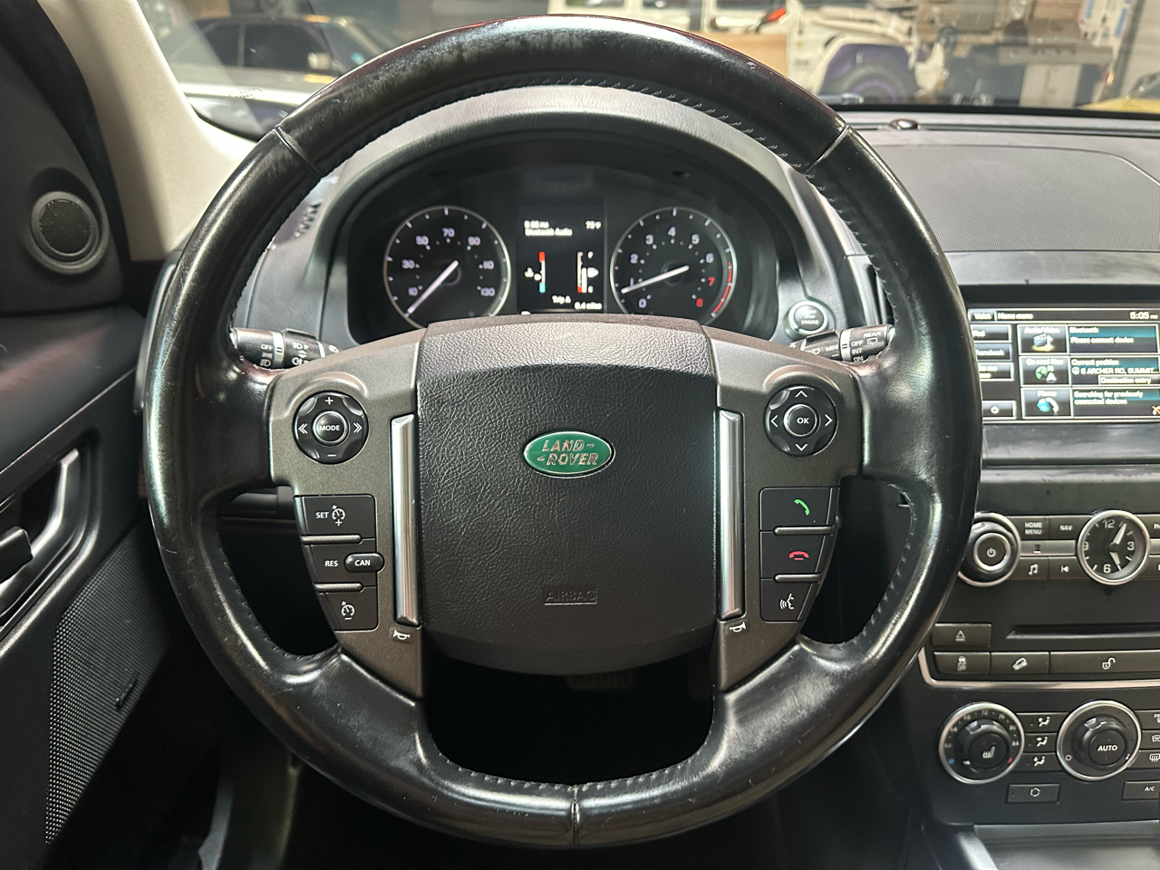2014 Land Rover LR2 HSE photo 10