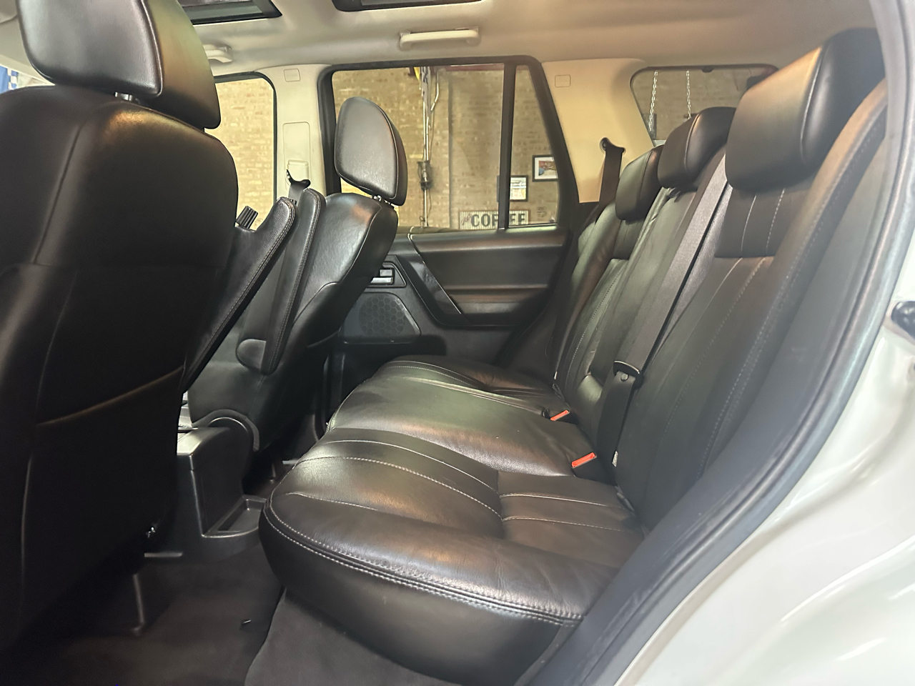 2014 Land Rover LR2 HSE photo 22