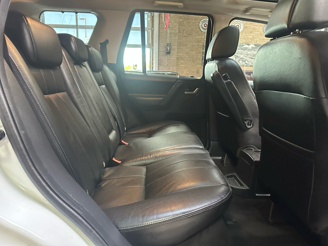 2014 Land Rover LR2 HSE photo 23