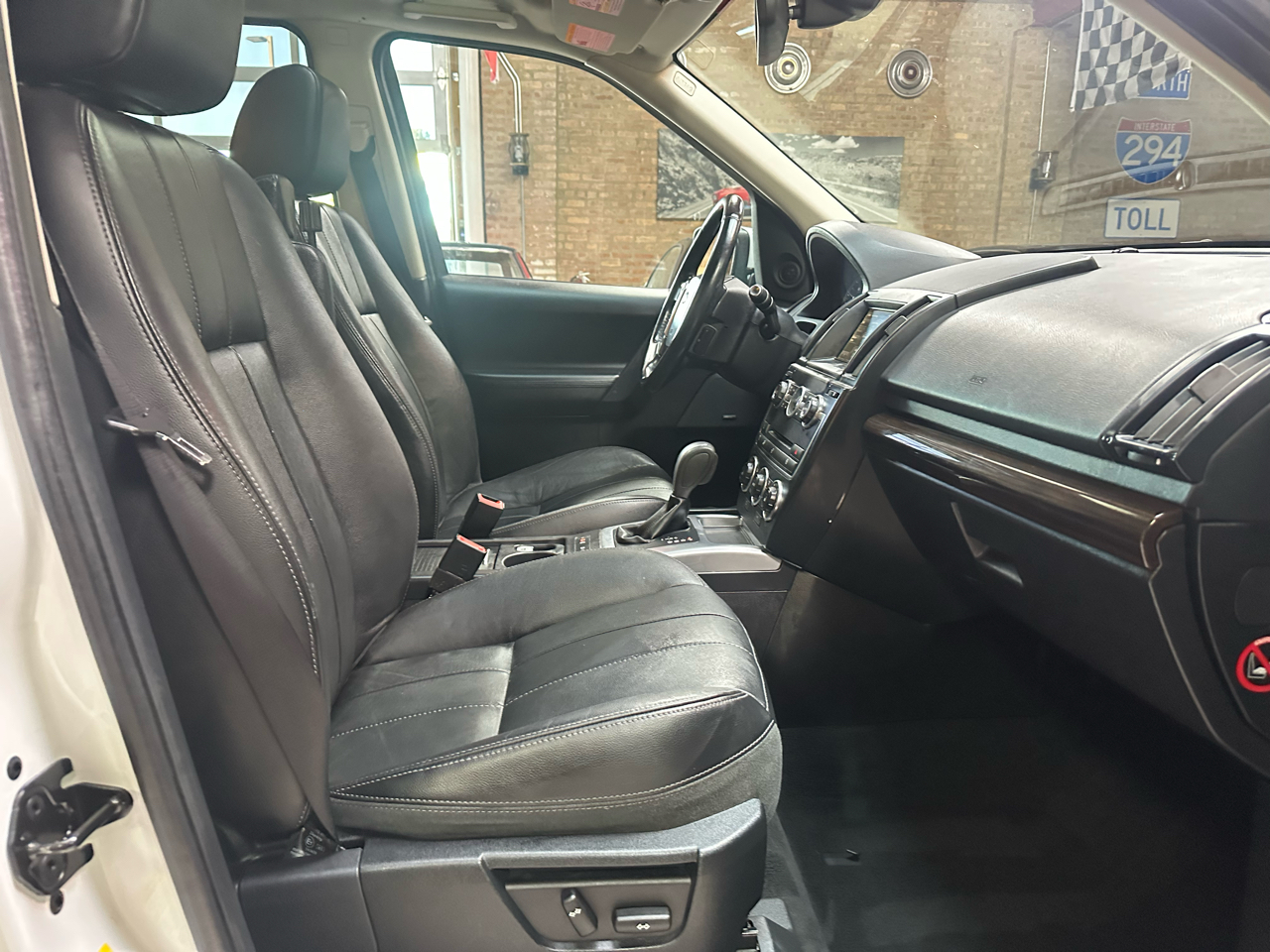 2014 Land Rover LR2 HSE photo 24