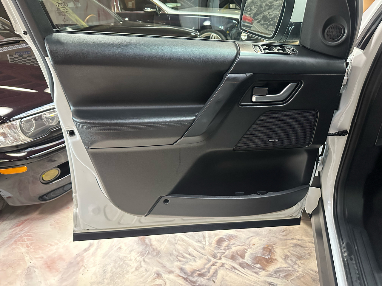 2014 Land Rover LR2 HSE photo 25