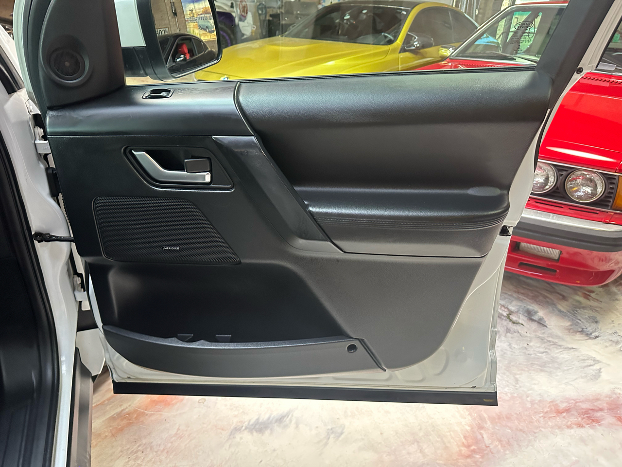 2014 Land Rover LR2 HSE photo 29