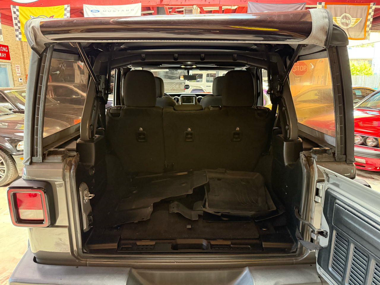 2019 Jeep Wrangler Unlimited Sport photo 31