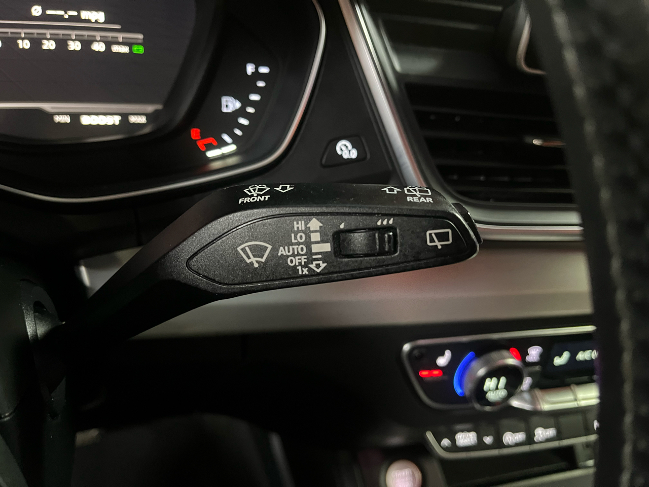 2018 AUDI SQ5 - Image 19