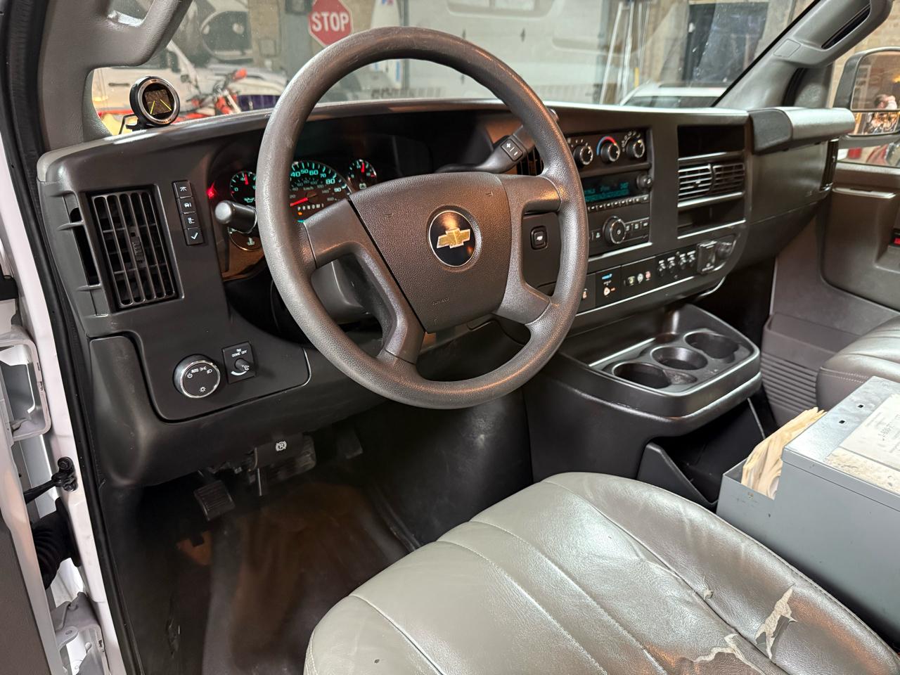 2017 CHEVROLET EXPRESS - Image 11