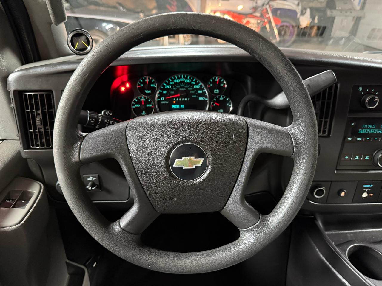 2017 CHEVROLET EXPRESS - Image 13