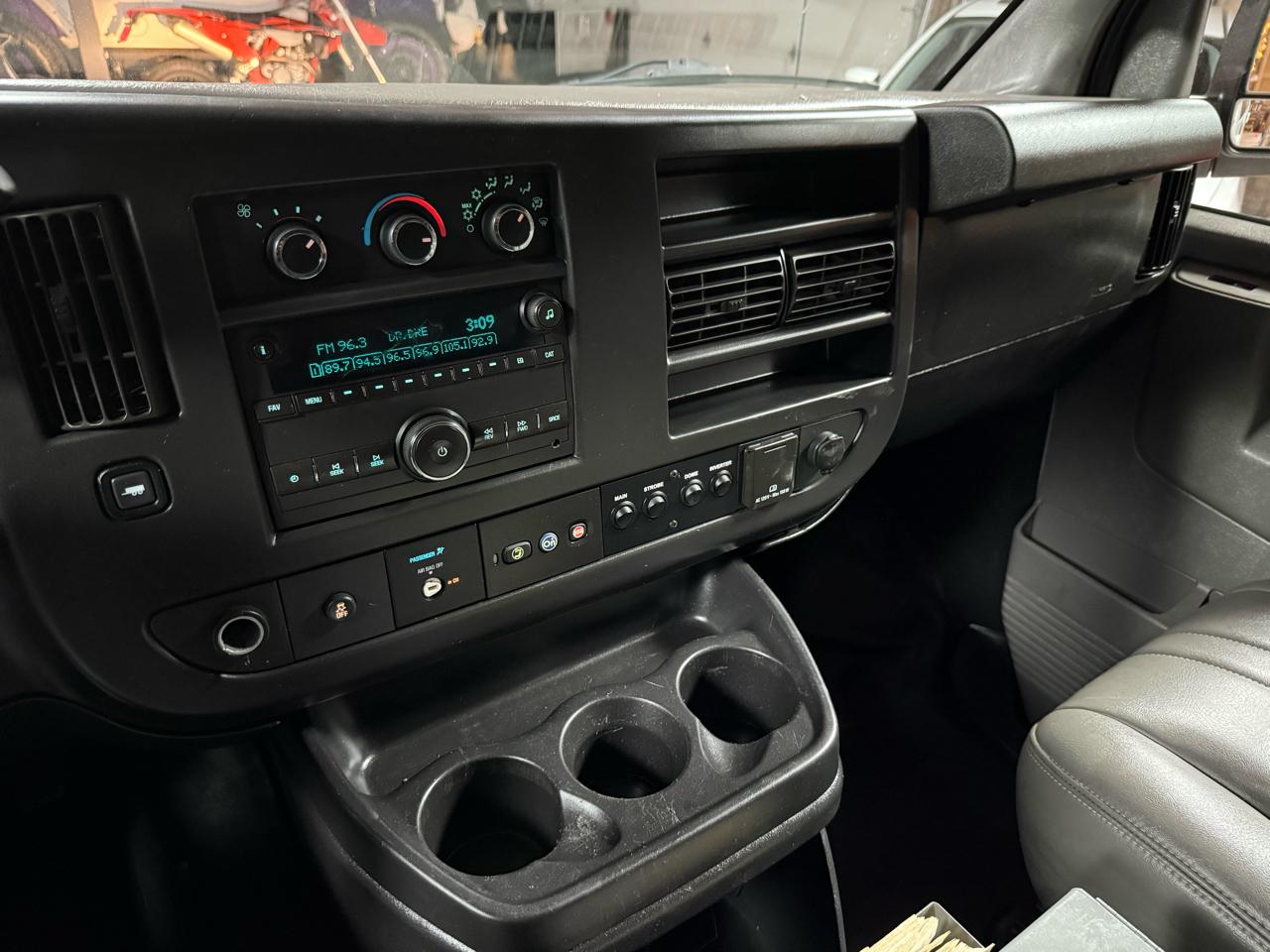 2017 CHEVROLET EXPRESS - Image 18