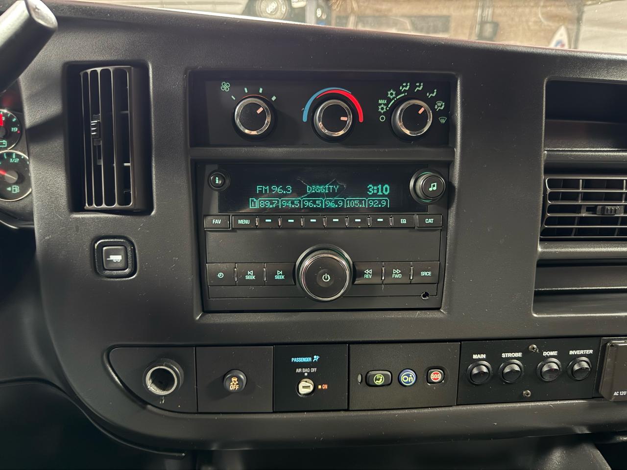 2017 CHEVROLET EXPRESS - Image 19