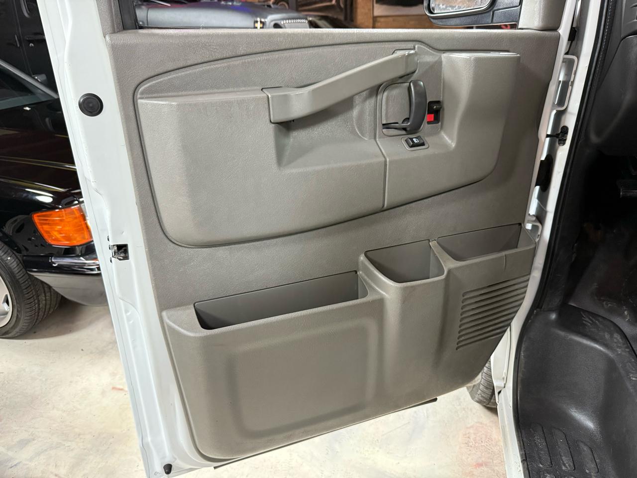 2017 CHEVROLET EXPRESS - Image 26