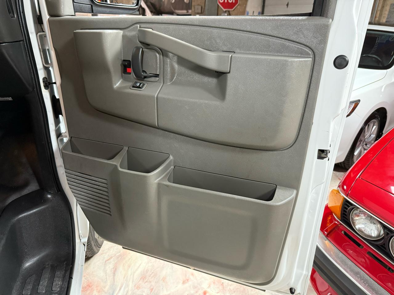 2017 CHEVROLET EXPRESS - Image 27