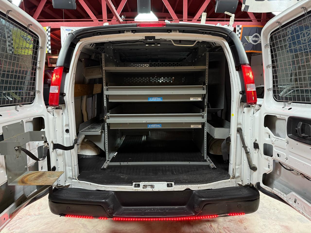 2017 CHEVROLET EXPRESS - Image 31