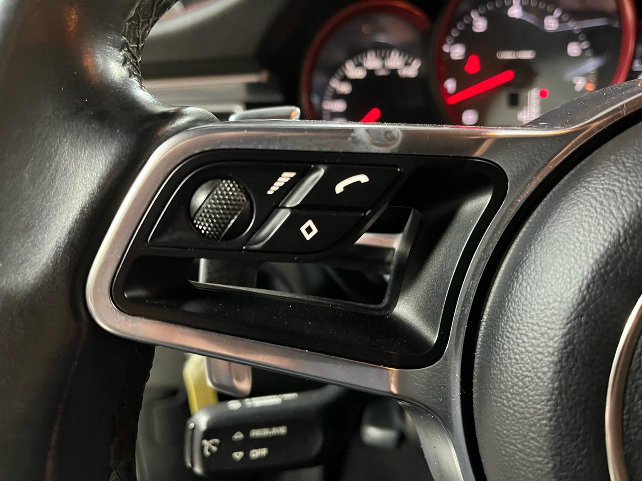 2016 PORSCHE MACAN - Image 18