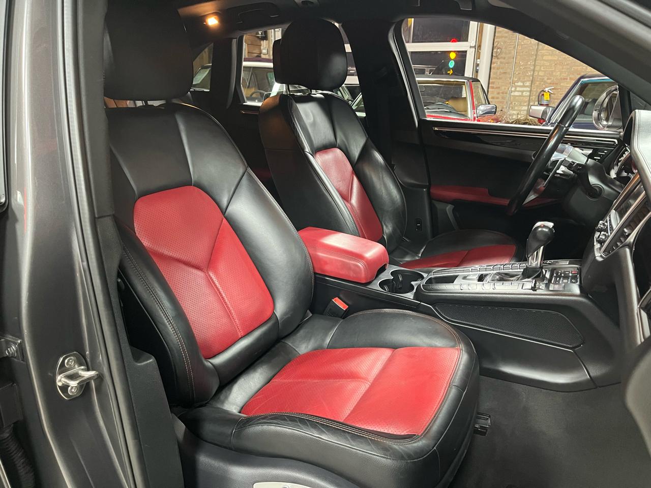 2016 PORSCHE MACAN - Image 32