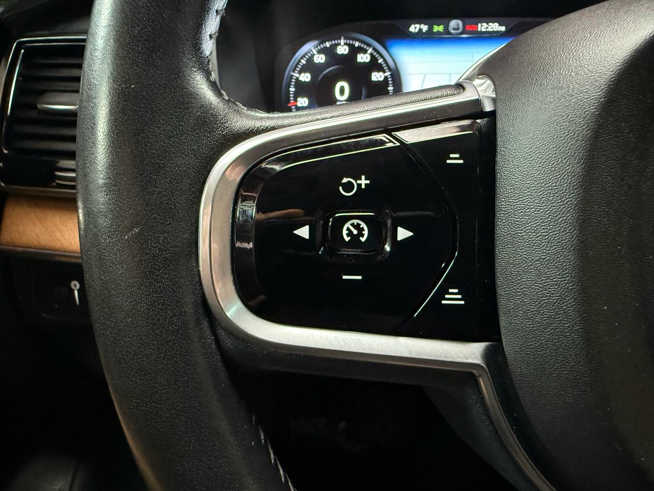 2016 VOLVO XC90 - Image 18