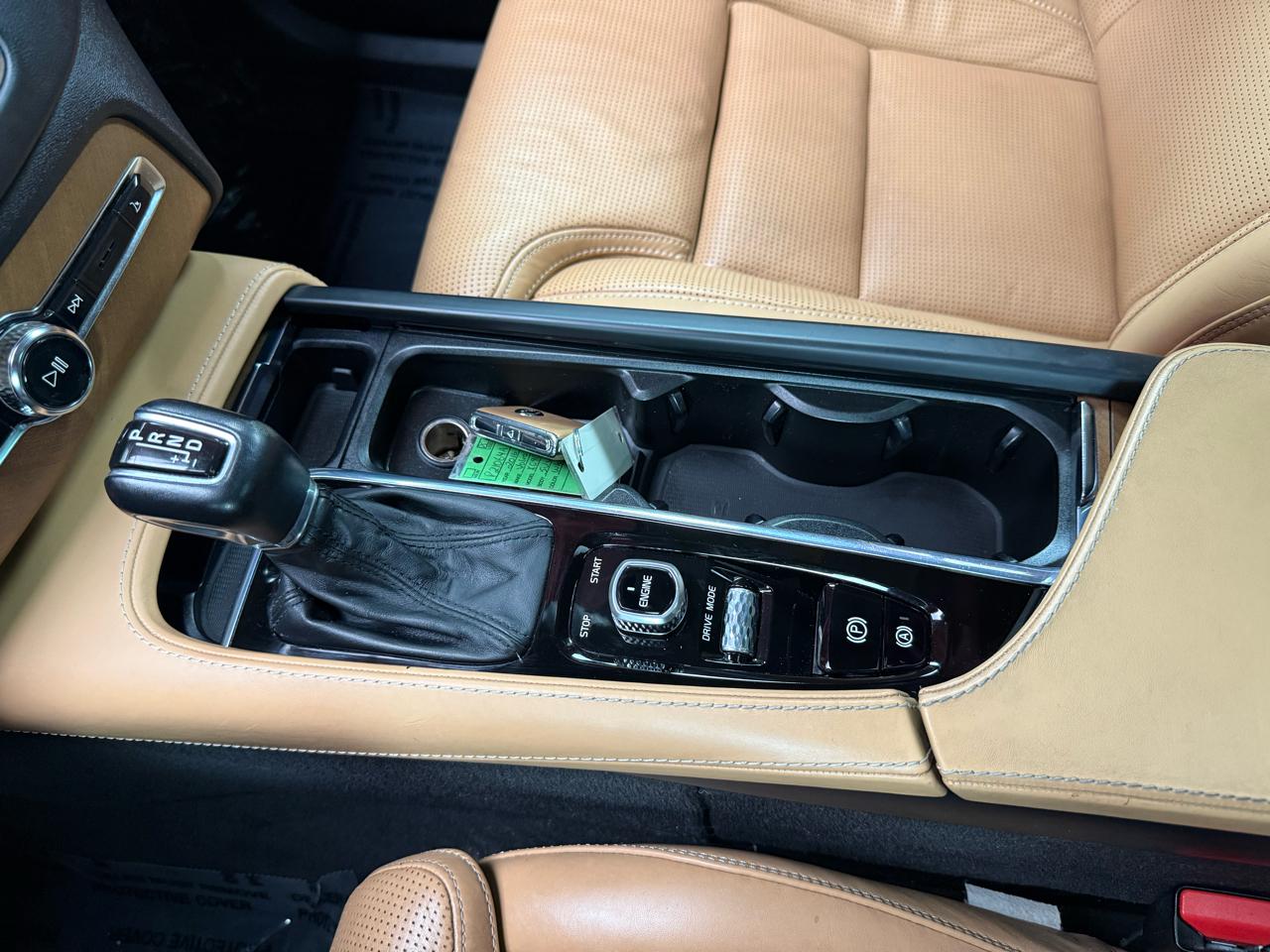 2016 VOLVO XC90 - Image 24