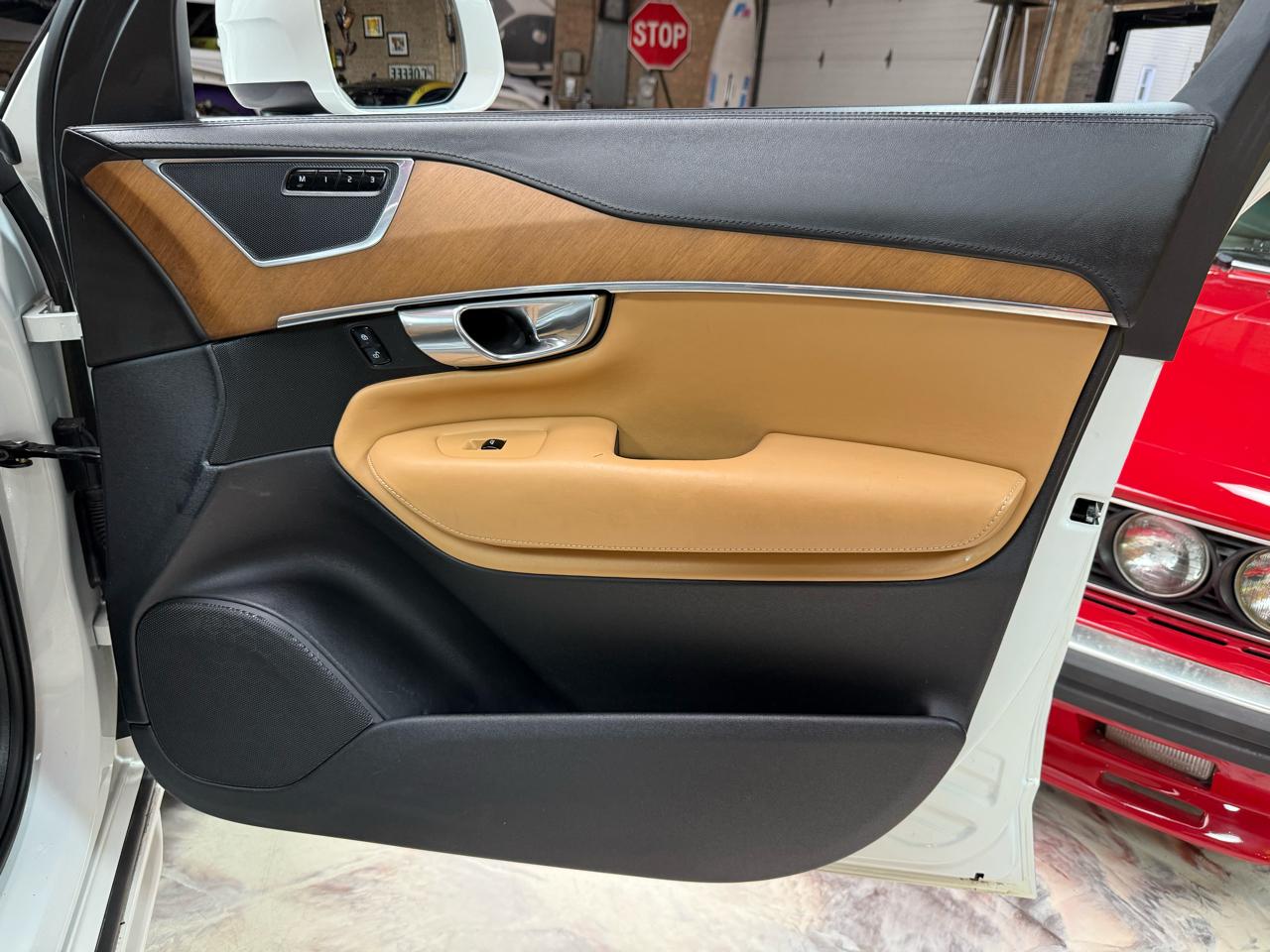 2016 VOLVO XC90 - Image 38