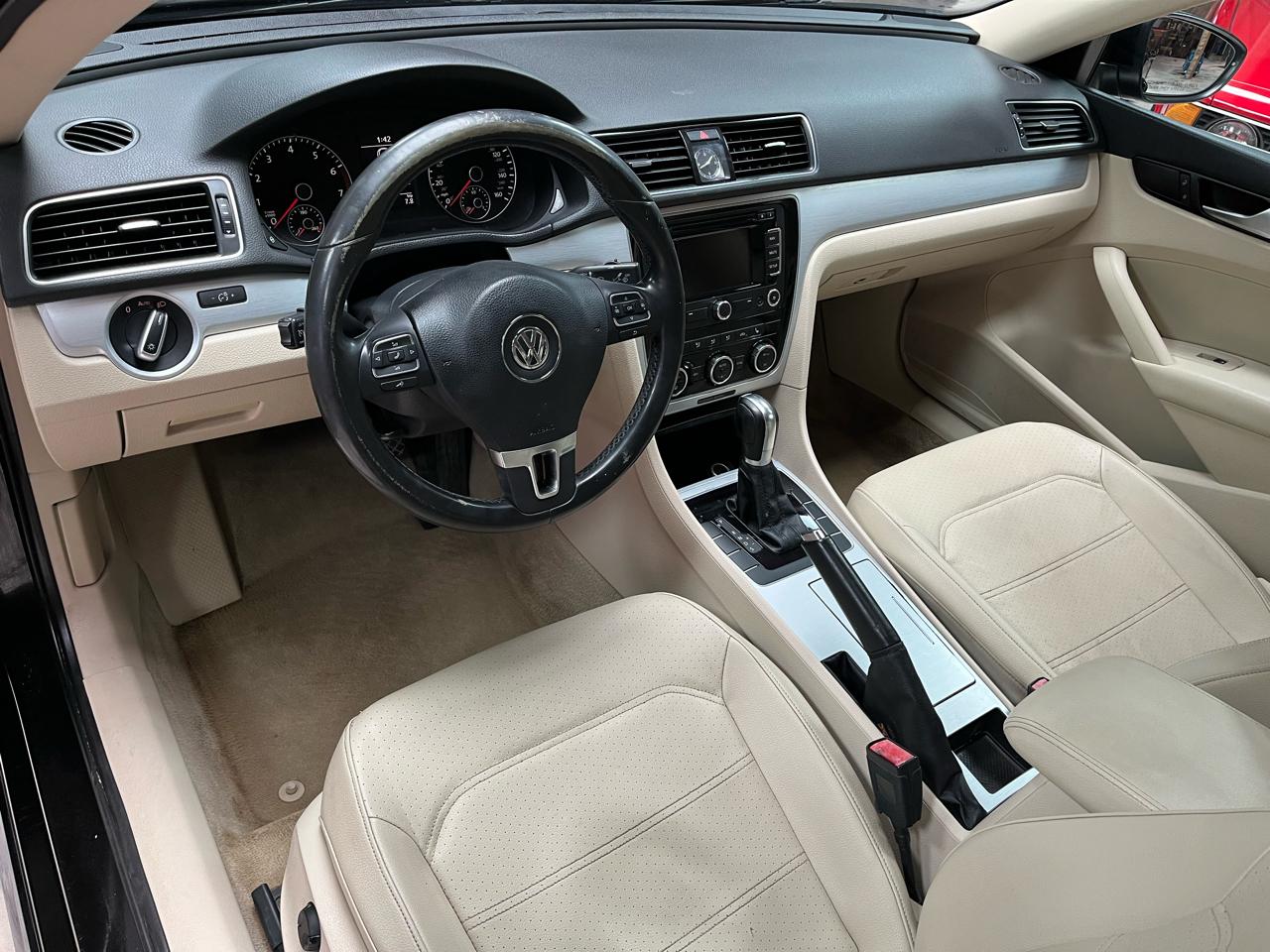 2012 VOLKSWAGEN PASSAT - Image 11
