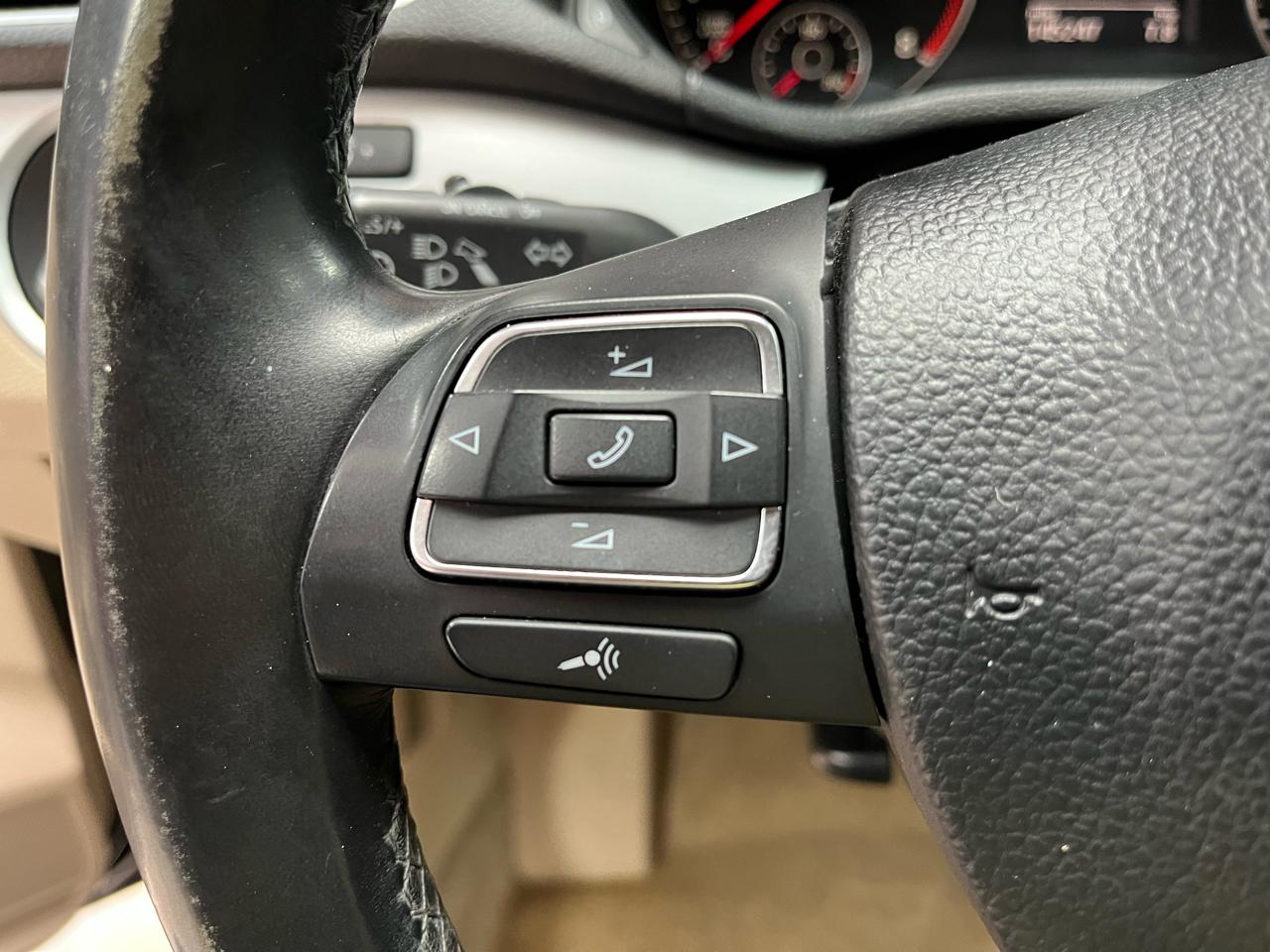 2012 VOLKSWAGEN PASSAT - Image 18