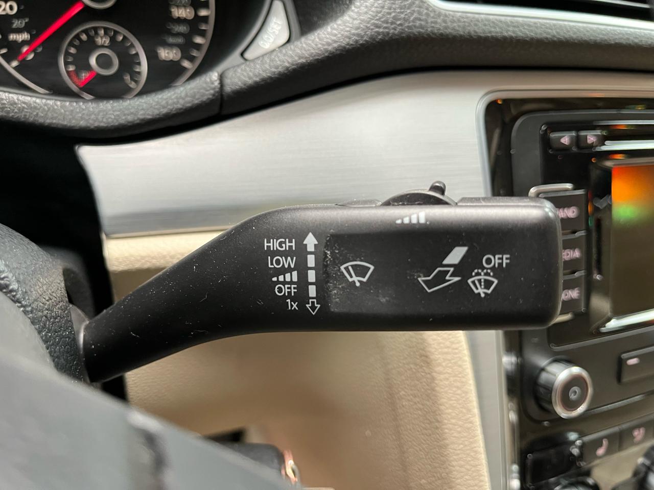 2012 VOLKSWAGEN PASSAT - Image 19