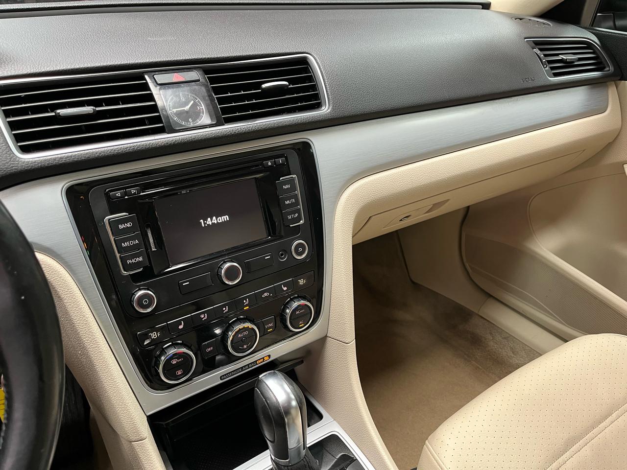 2012 VOLKSWAGEN PASSAT - Image 22