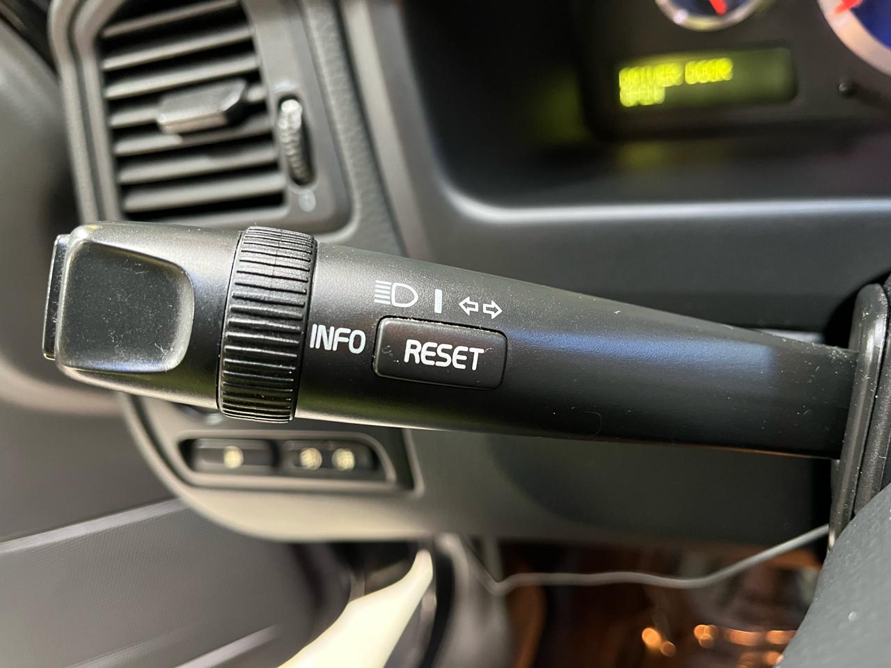 2004 VOLVO S60 - Image 19