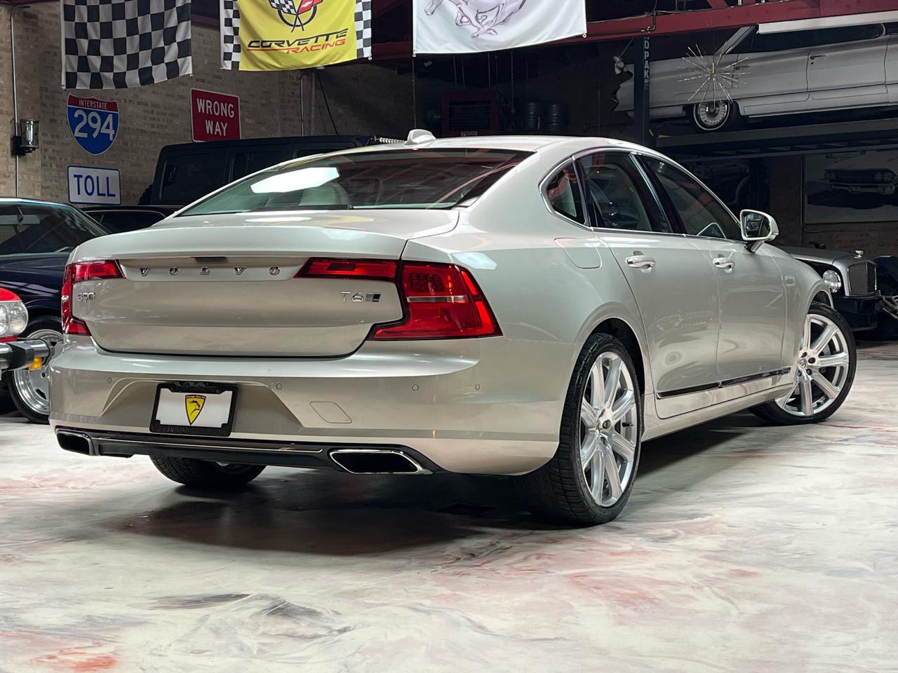 2017 VOLVO S90 - Image 4