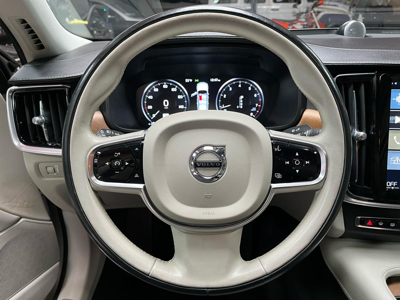 2017 VOLVO S90 - Image 14