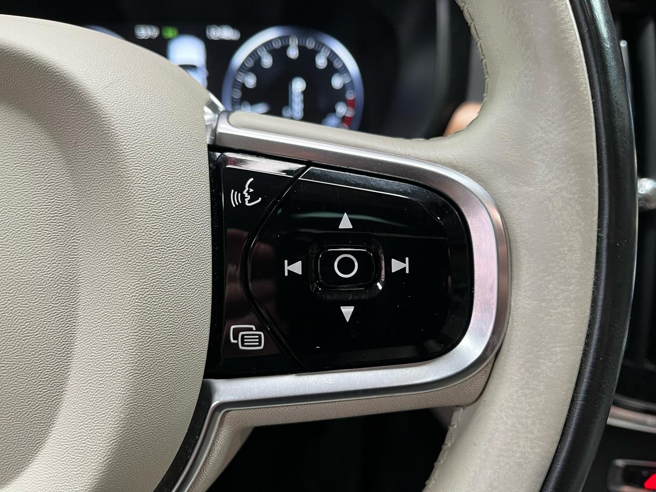 2017 VOLVO S90 - Image 17