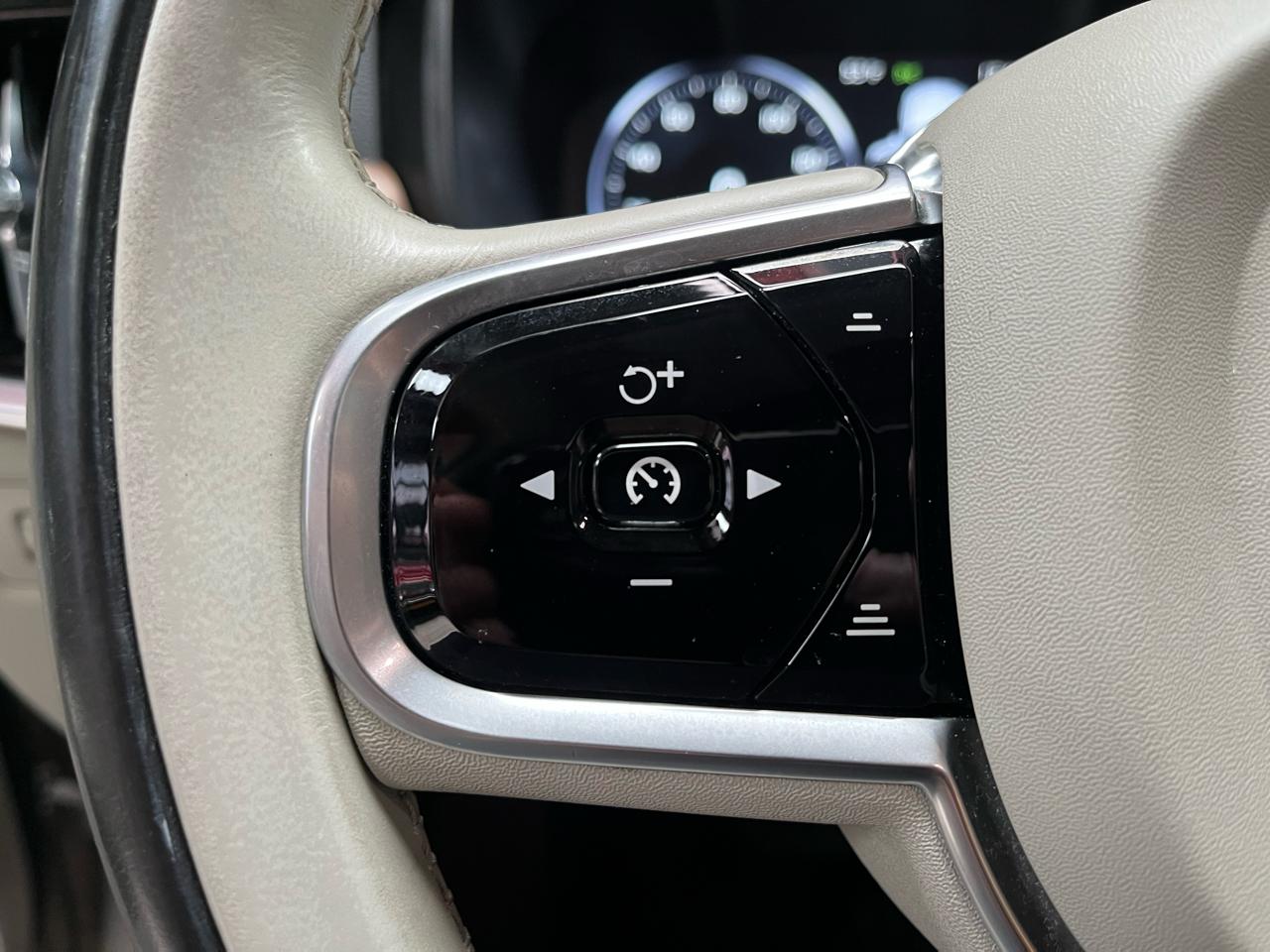 2017 VOLVO S90 - Image 18