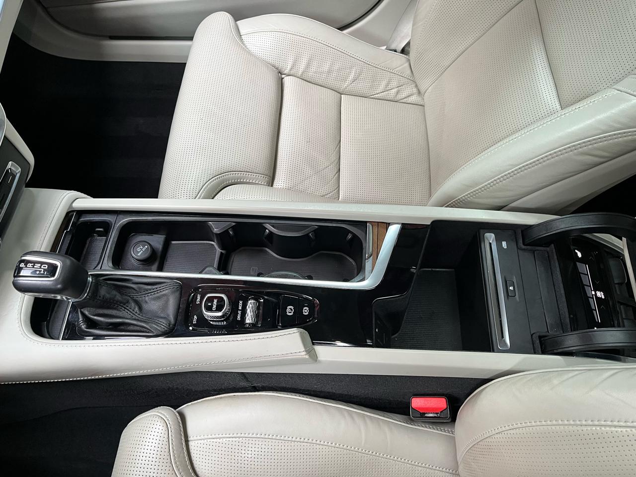 2017 VOLVO S90 - Image 26