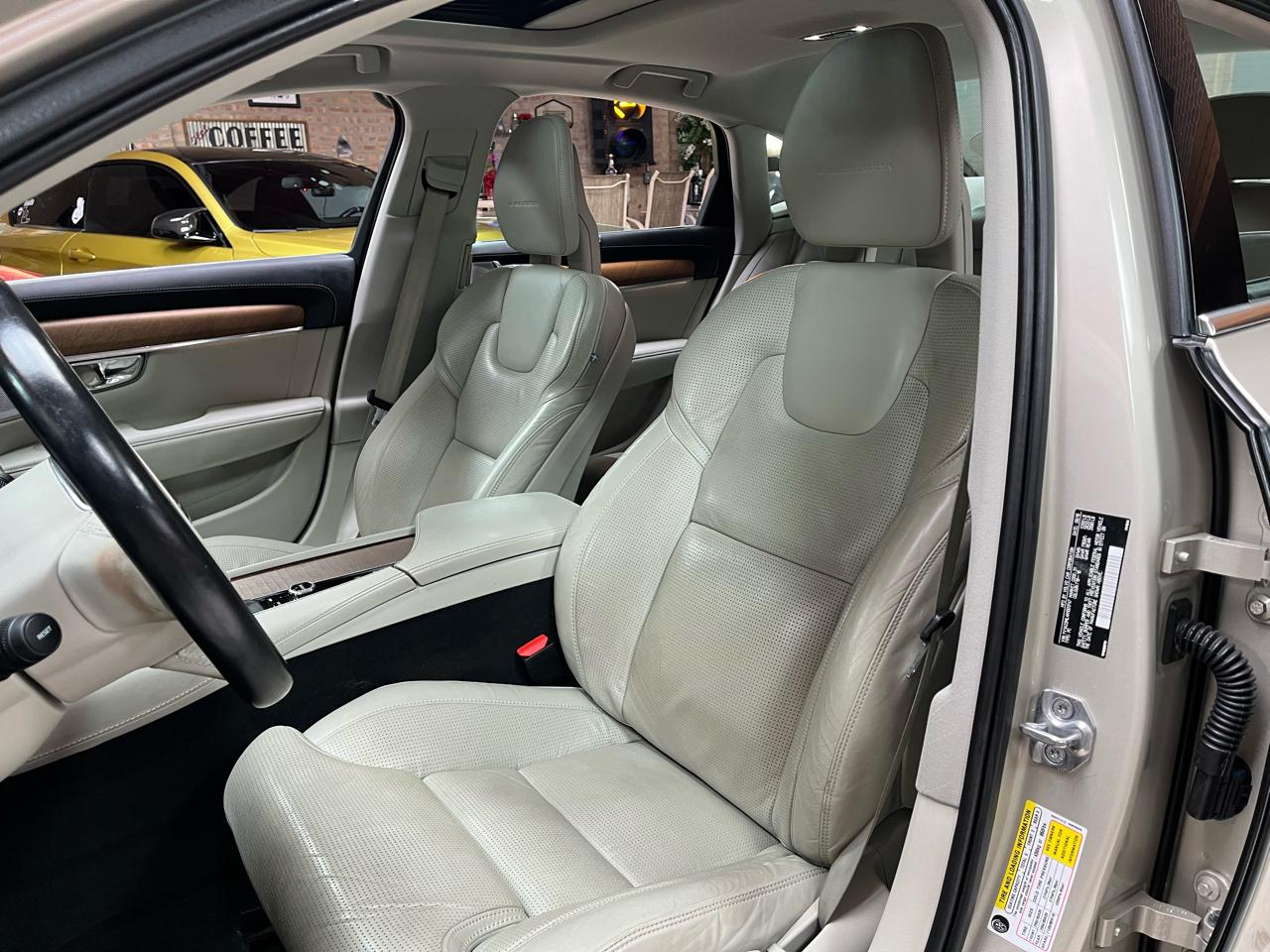 2017 VOLVO S90 - Image 32