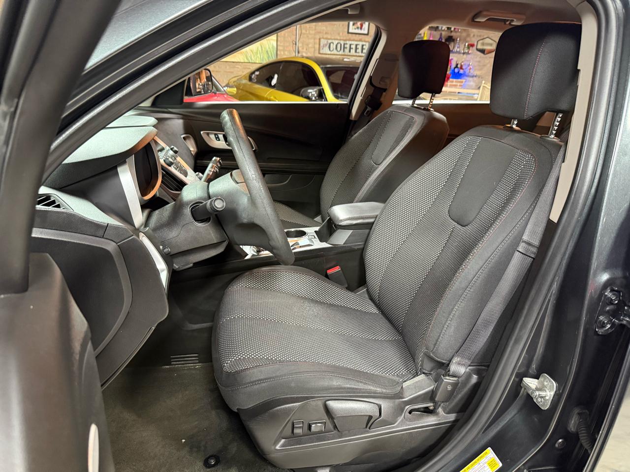 2017 CHEVROLET EQUINOX - Image 29