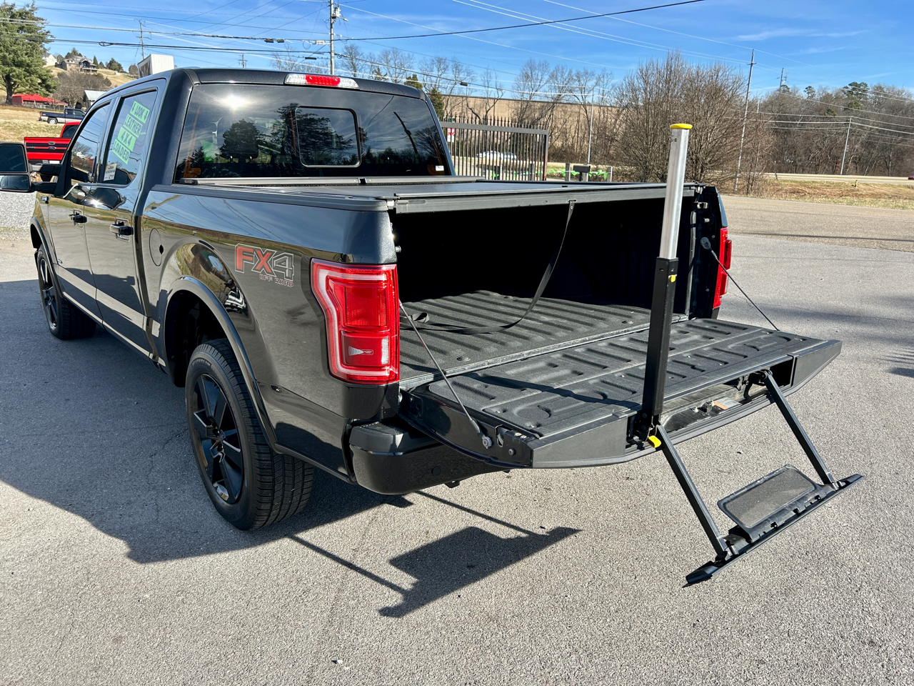 Ford F-150 4WD SuperCrew 139" Lariat 2015