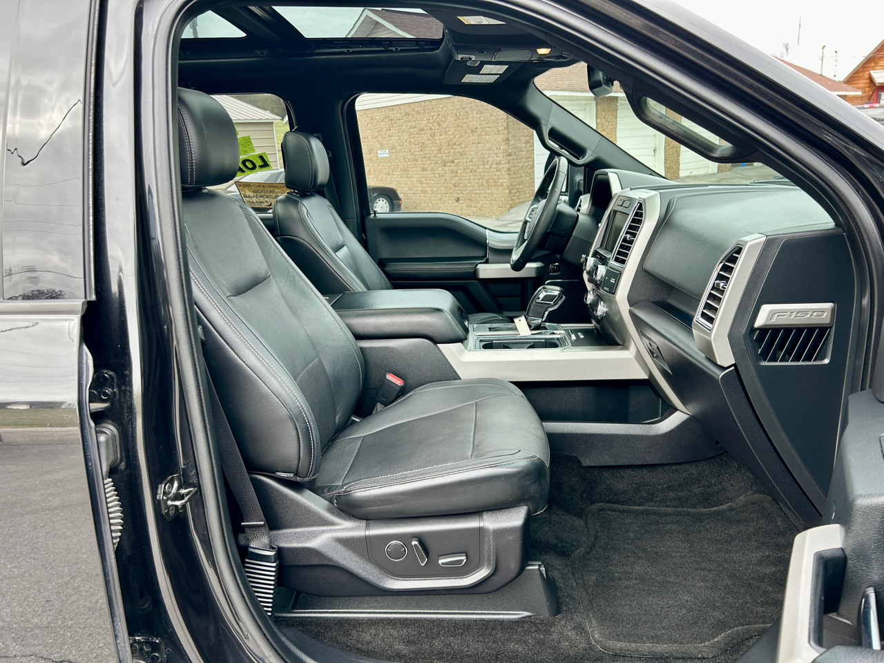 Ford F-150 4WD SuperCrew 139" Lariat 2015