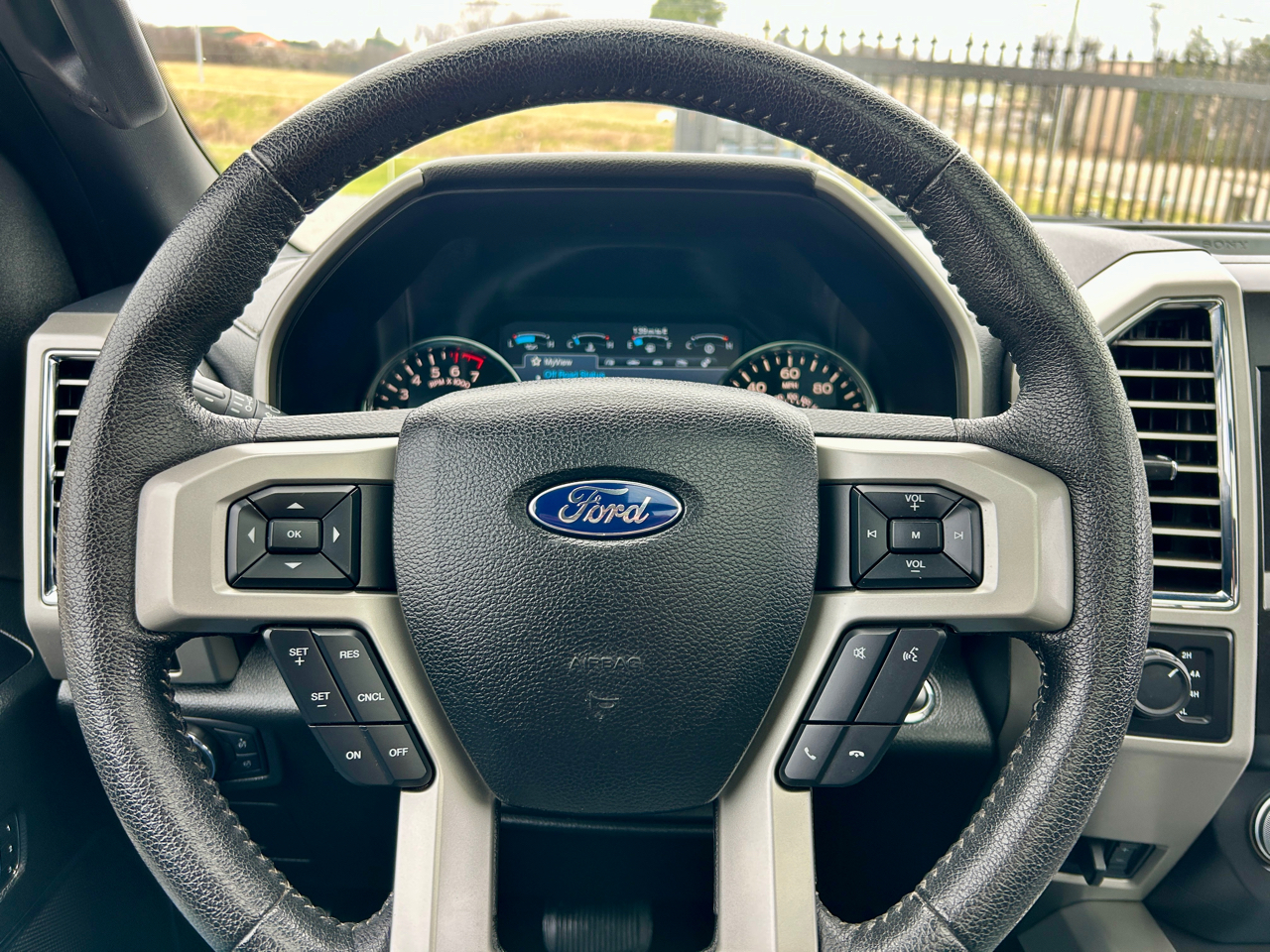 Ford F-150 4WD SuperCrew 139" Lariat 2015