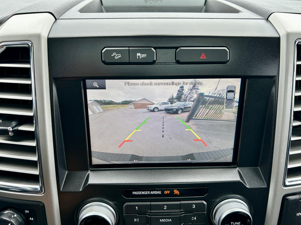 Ford F-150 4WD SuperCrew 139" Lariat 2015