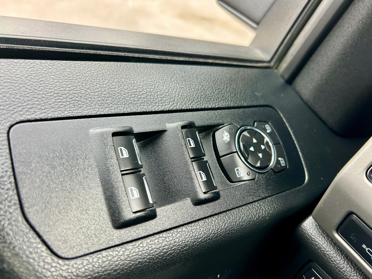 Ford F-150 4WD SuperCrew 139" Lariat 2015