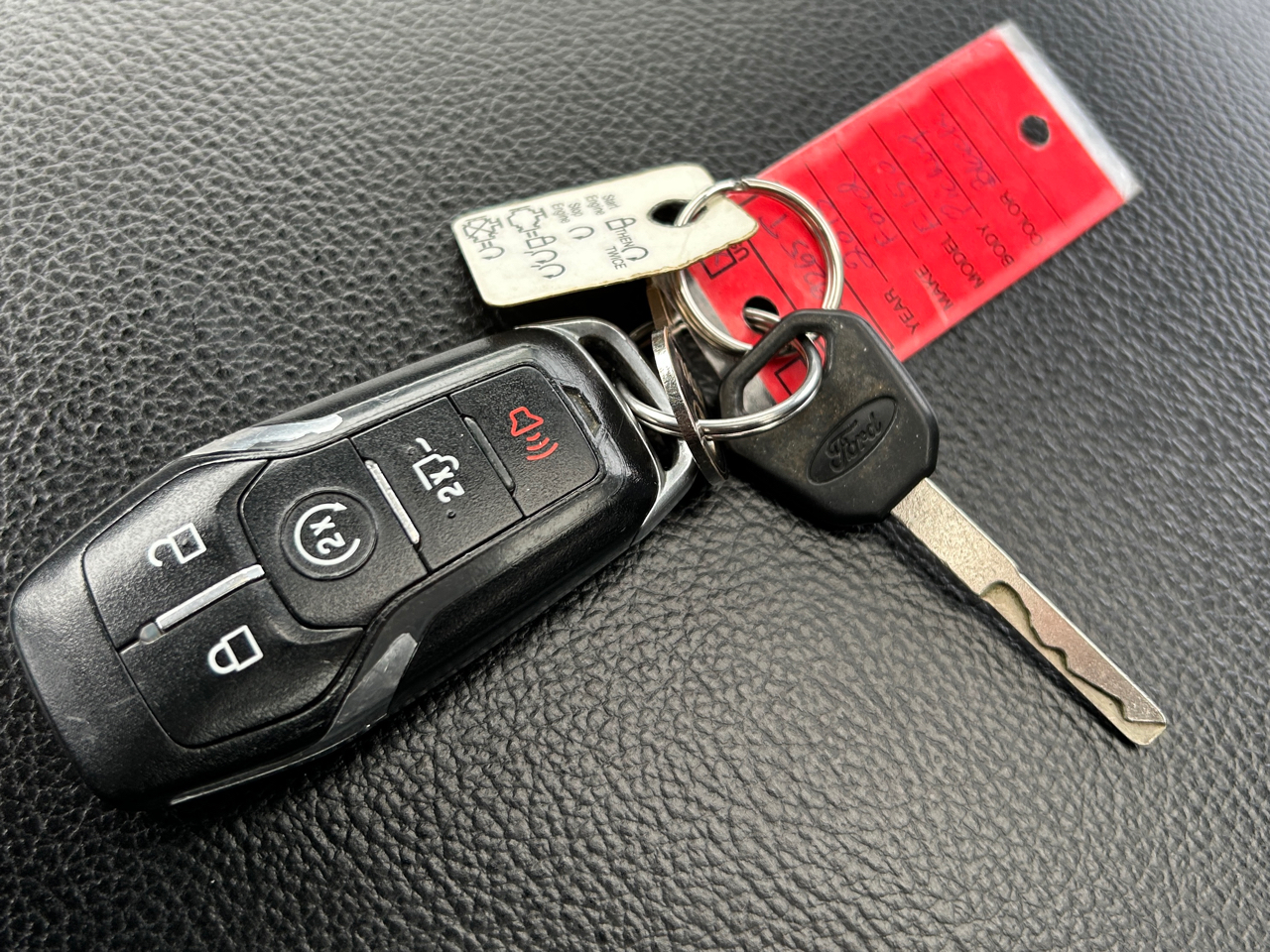 Ford F-150 4WD SuperCrew 139" Lariat 2015