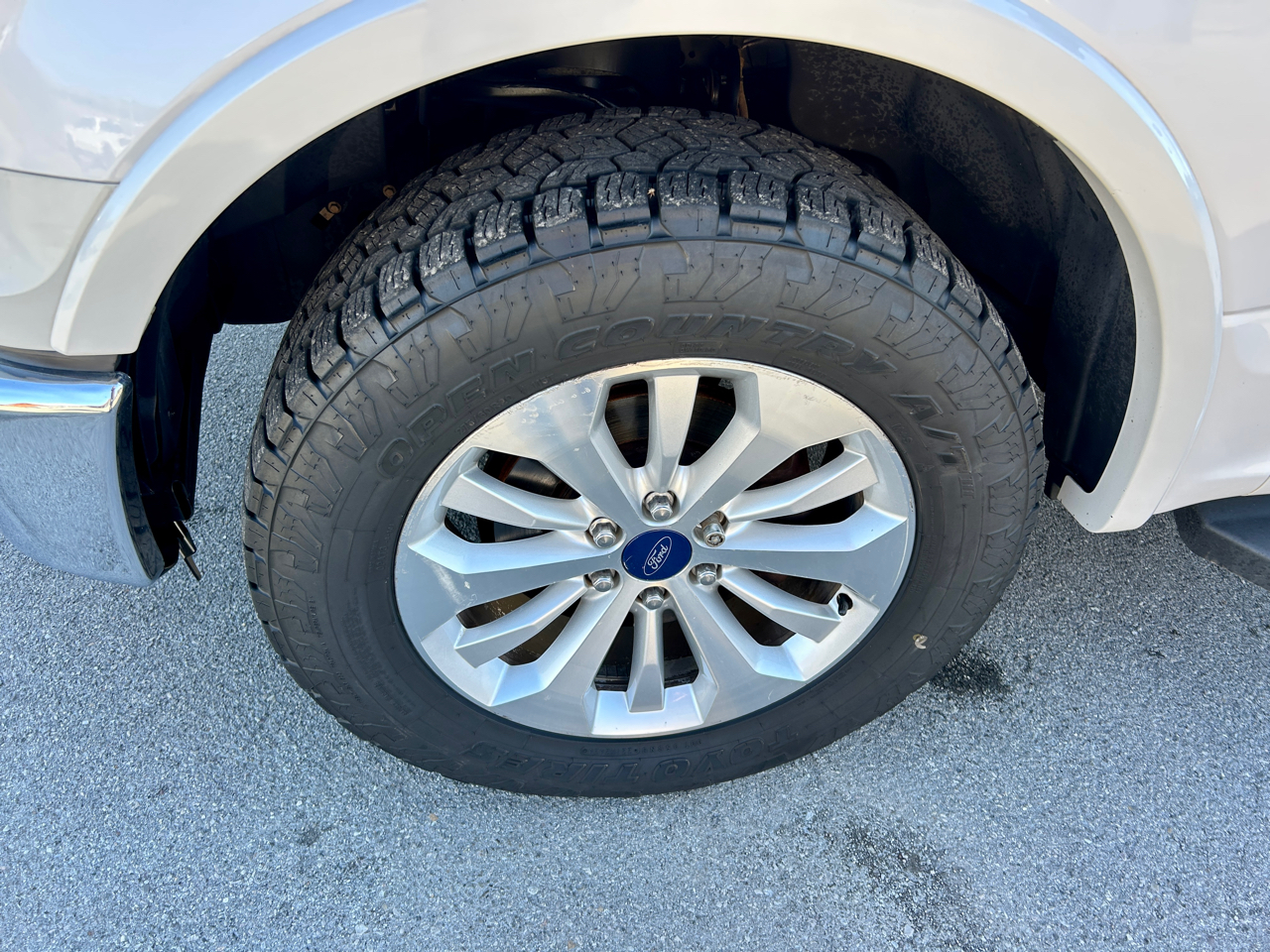 Ford F-150 4WD SuperCrew 139" Lariat 2015